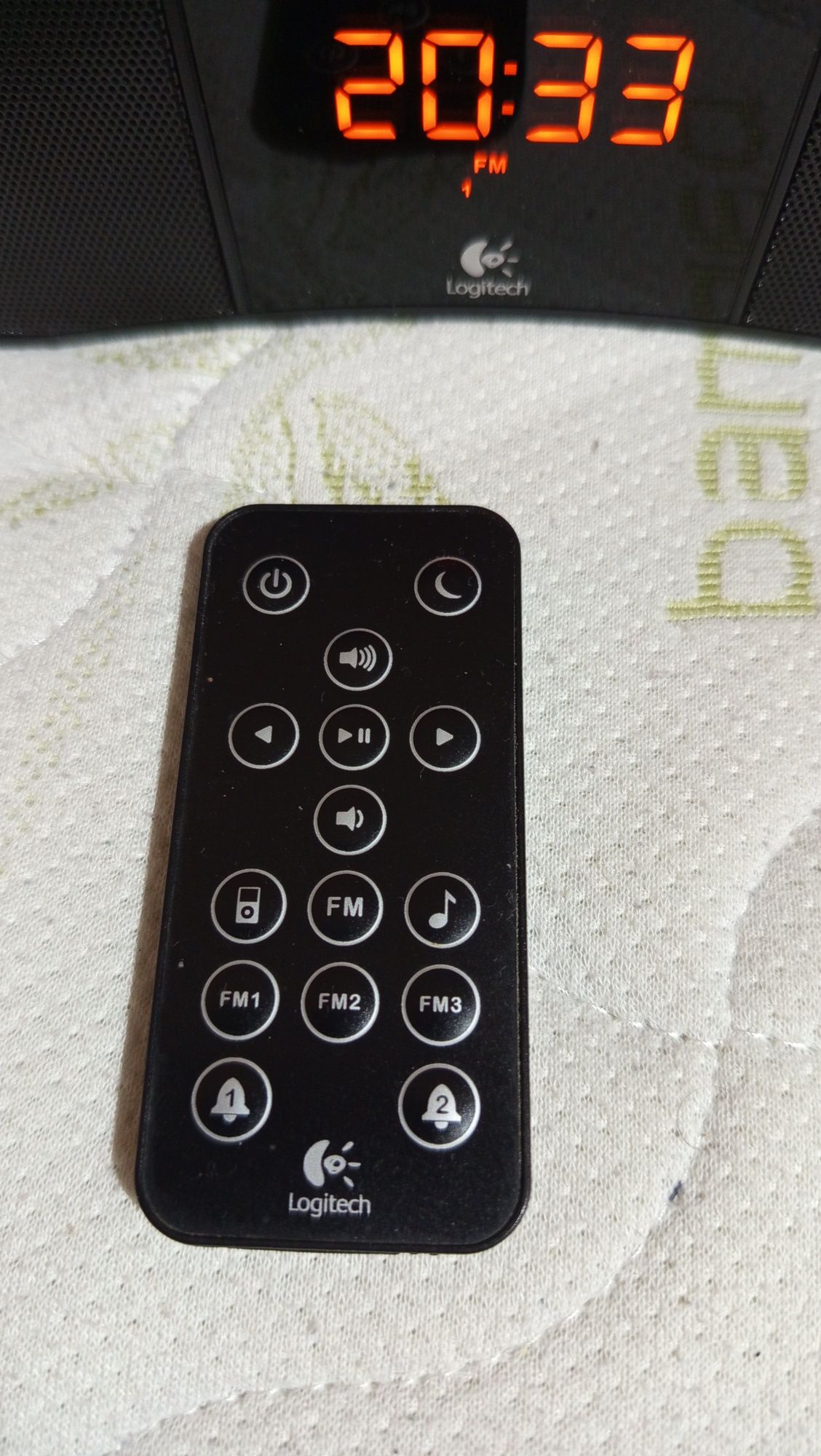 Док станция/радио часовник Logitech
