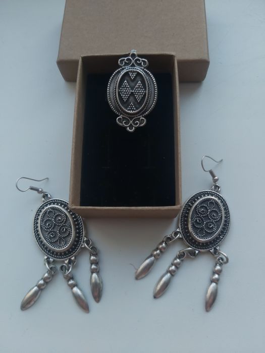 Продам кольцо и серьги в национальном стиле,возможен торг,звоните!