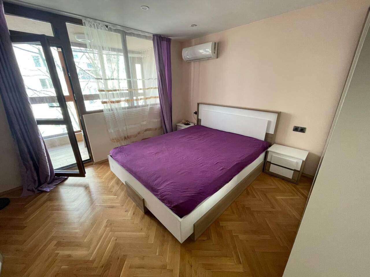 Дава се под наем Двустаен апартамент в Бургас, Център - 60 кв.м за 459 € - Снимка #2