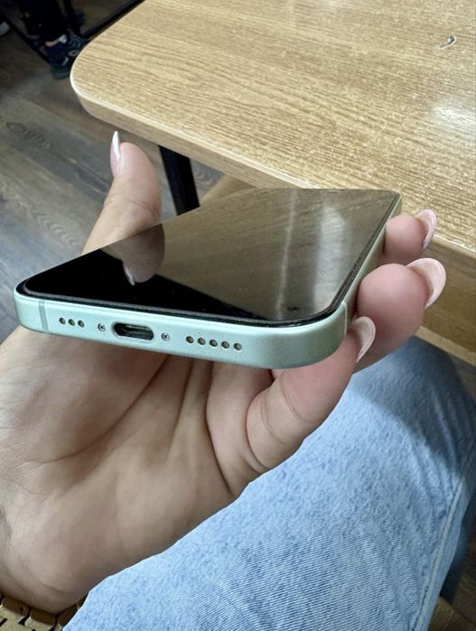 ~ Vand IPhone 15 { Green } Full Box