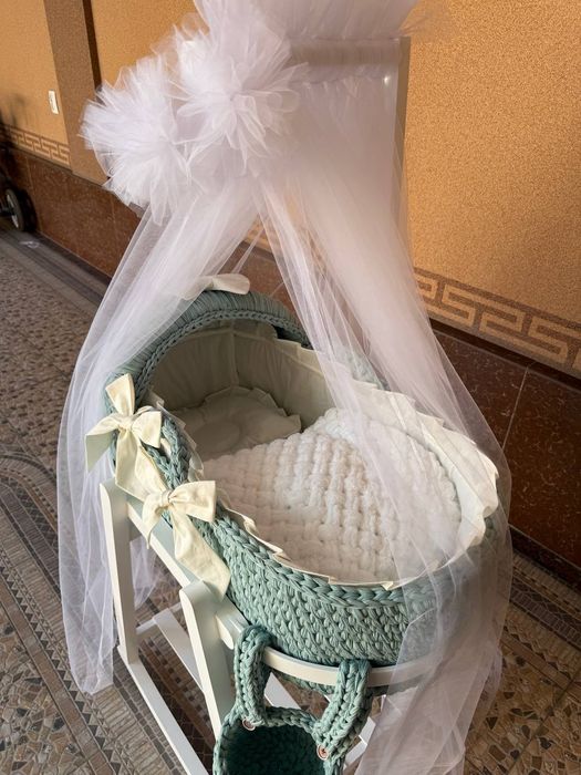 Люлька с пледом и корзина