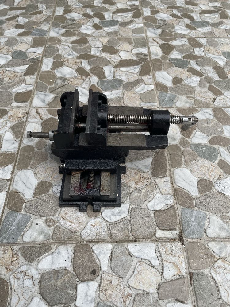 Menghina pentru mașini unelte - 100 mm