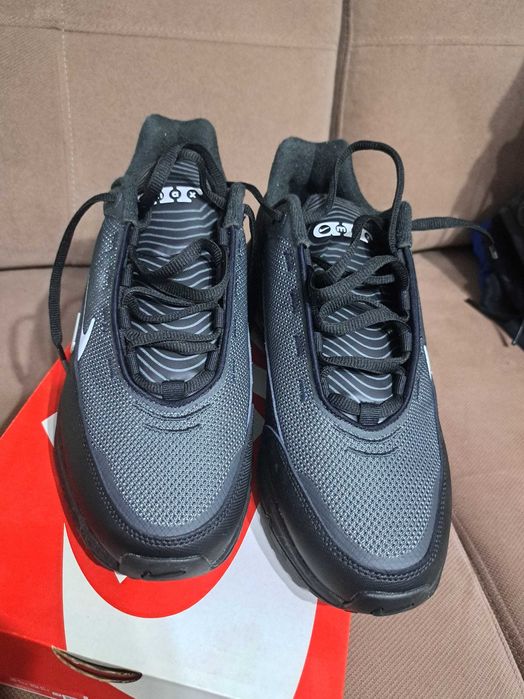 Vand adidasi  Nike Air Max Pulse