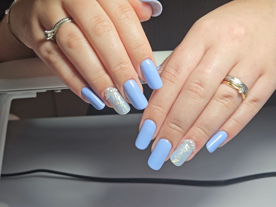 Unghii cu gel și semi