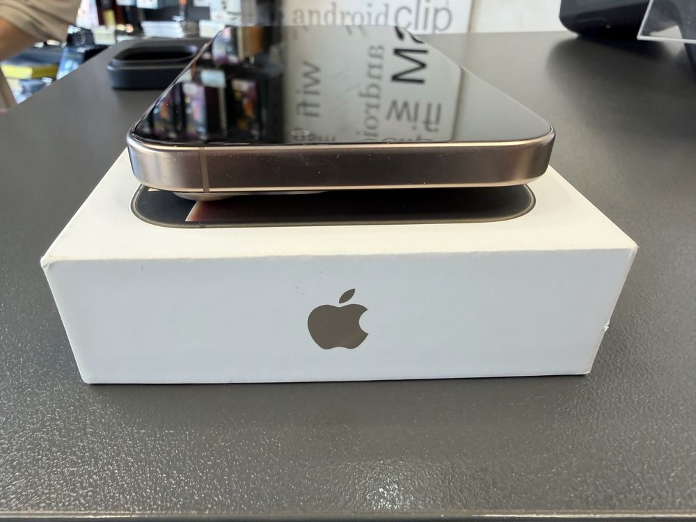 iPhone 16 Pro Max 256GB – перфектен, с кутия, кейс и гаранция