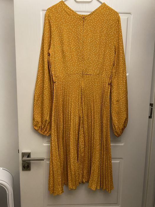 Rochie galbena cu buline albe