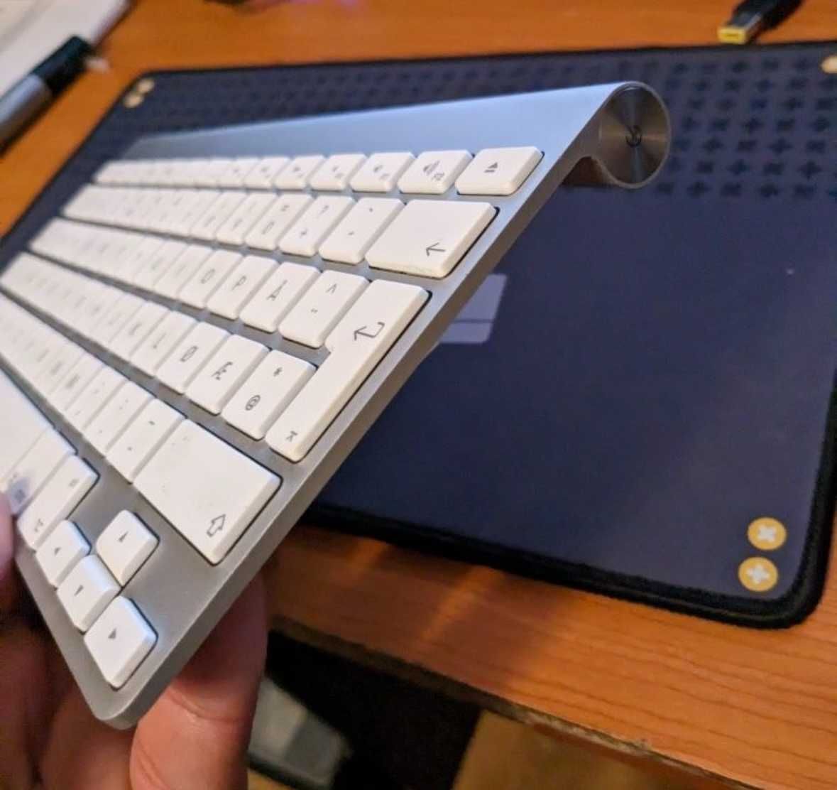 Tastatura Apple Wireless Keyboard A1314 cu probleme