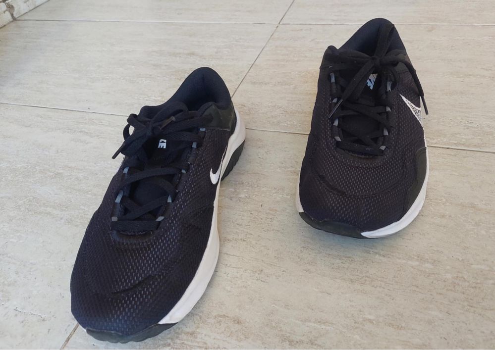 Маратонки Nike.