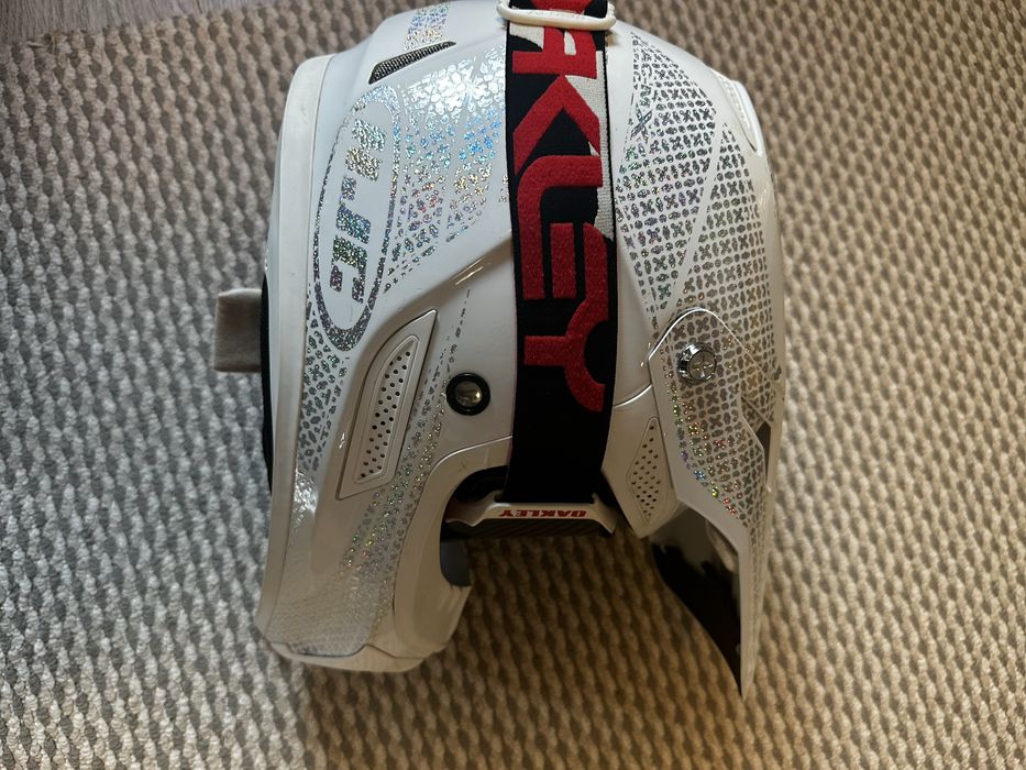 Casca HJC marimea M cu ochelari Oakely