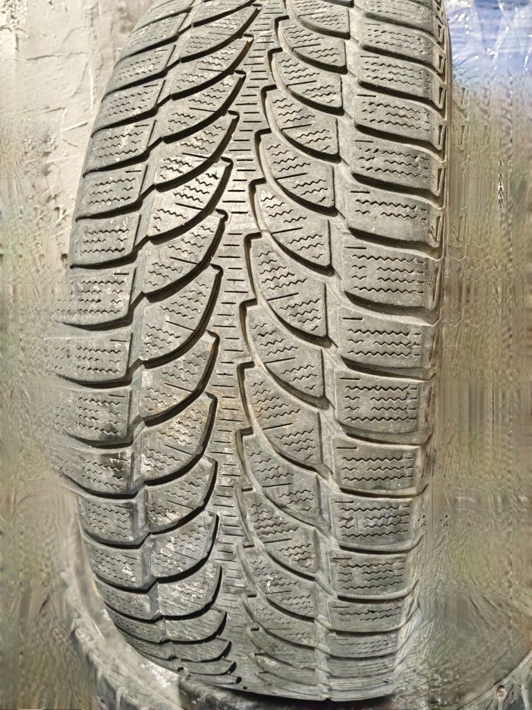 235 55 18 зимни Bridgestone Blizzak LM-80