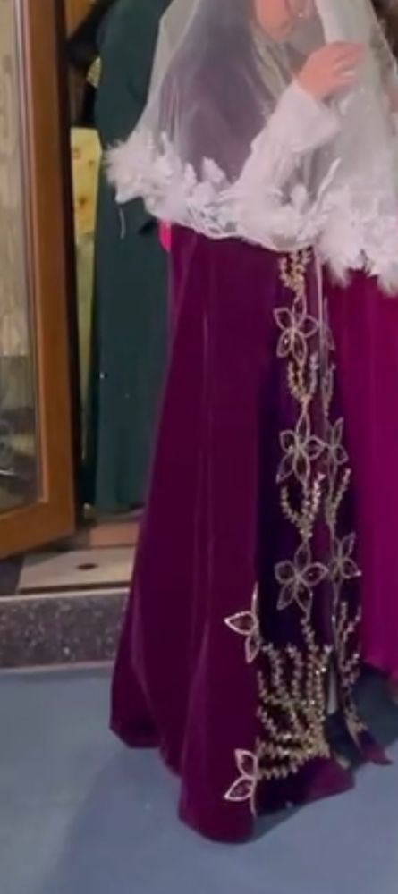 Salom uchun koylak xolati ideal 1 marta kiyilgan yengide turibti