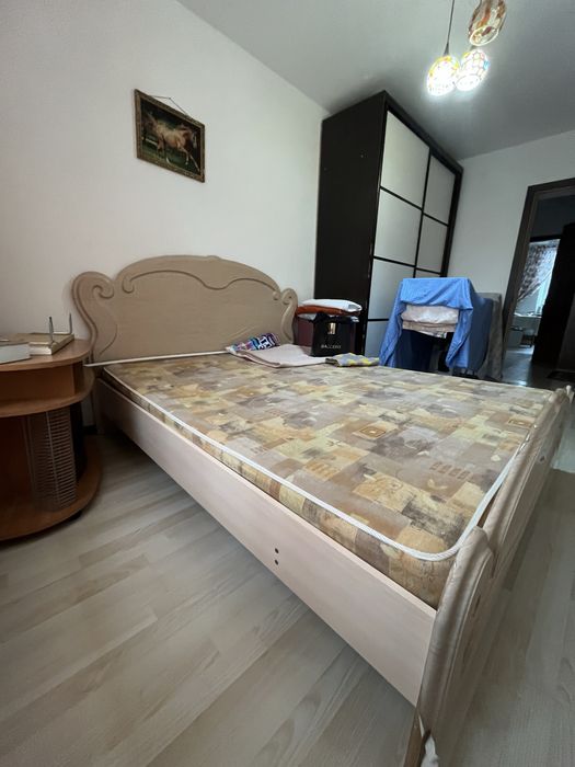 Кровать двуспальная с матрацем