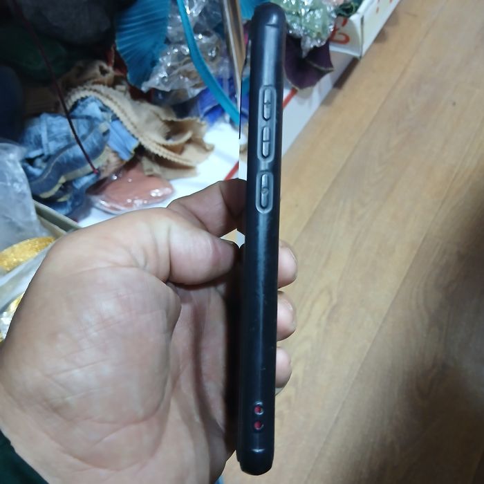 Redmi 8 4/64gb телефони