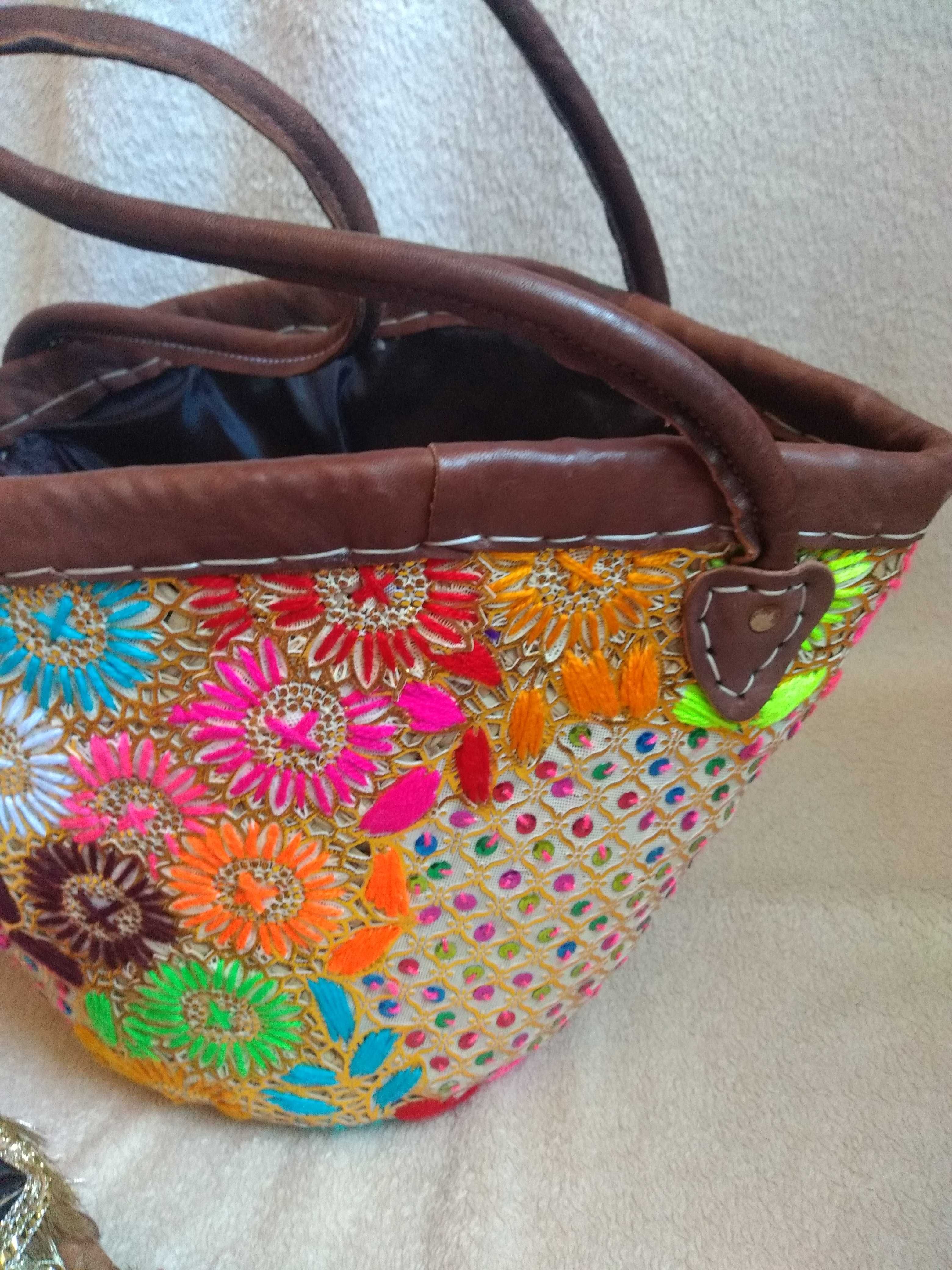 Мароканска ръчно изработена чанта от тъкана слама с флорална бродерия