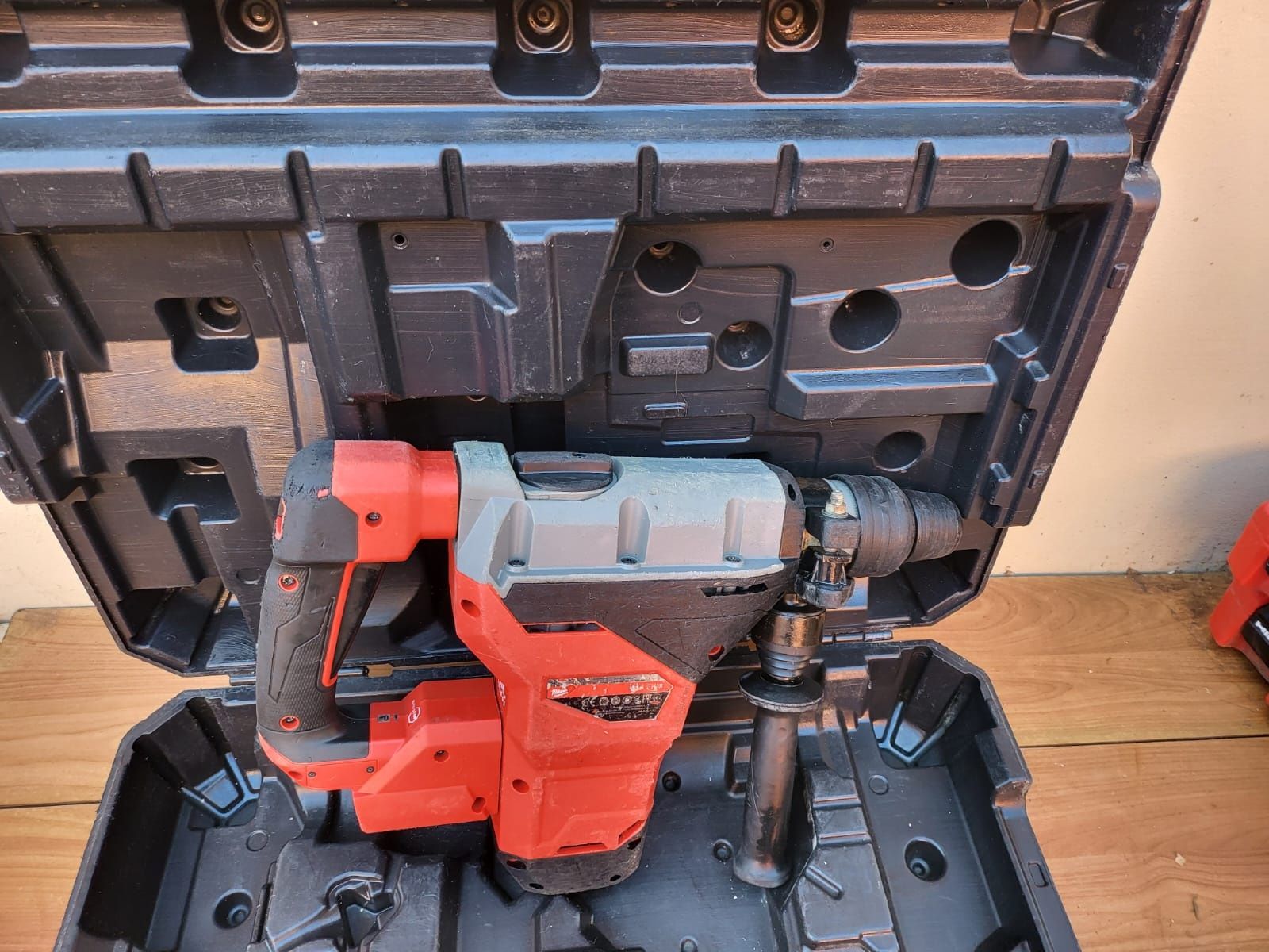 Ciocan rotopercutor SDS MAX Milwaukee M18 FHM