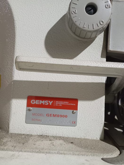 Продам промышленную швейную машинку Gemsy и оверлок в хорошем состояни