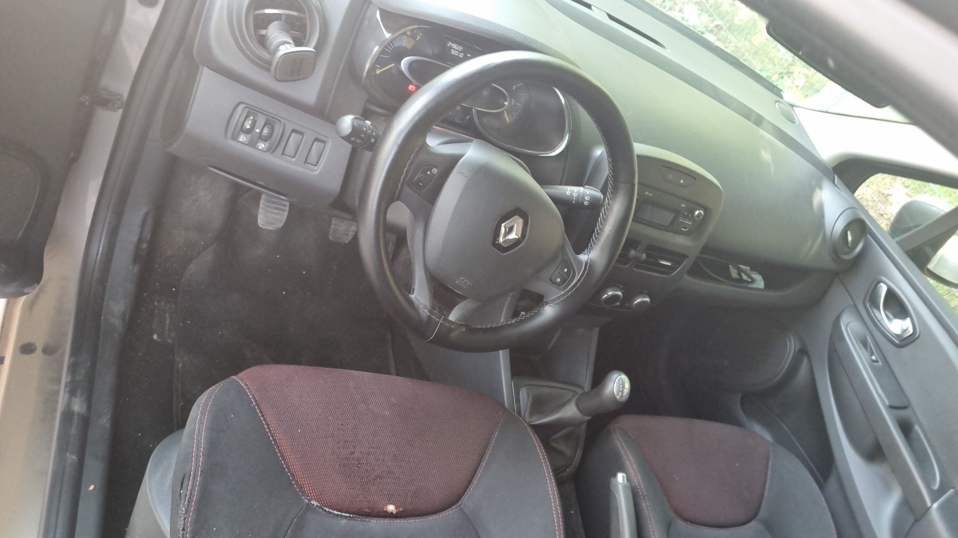 Vand  schimb  Renault clio din  2015 motor 1.2