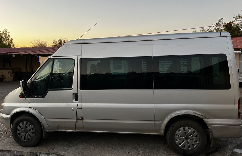Vand ford transit 9 locuri
