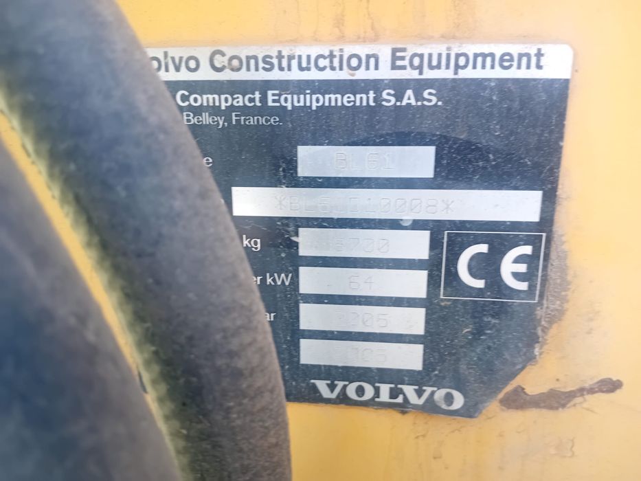 Buldoexcavator VOLVO / accept variante