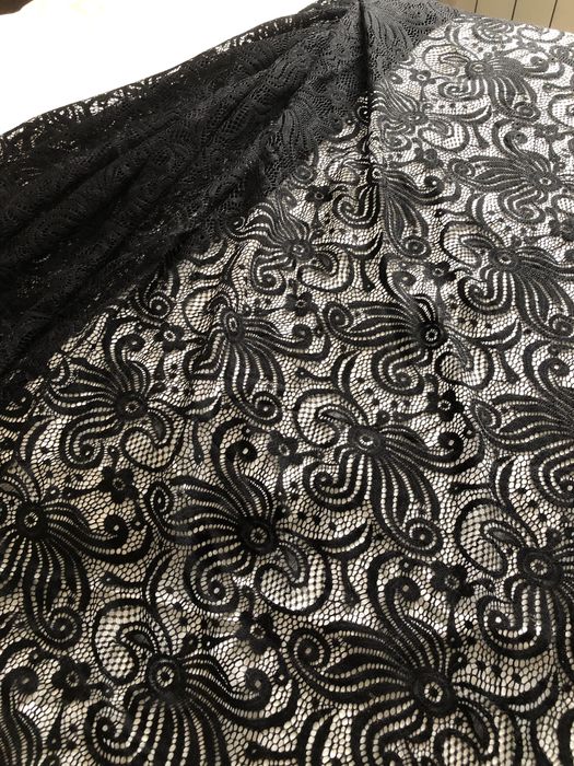 Отрезы ткани : черный гипюр