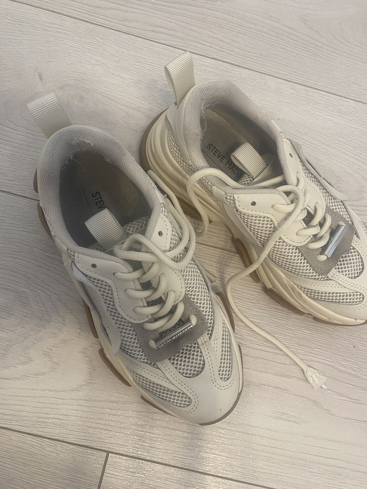 Adidasi Steve Madden