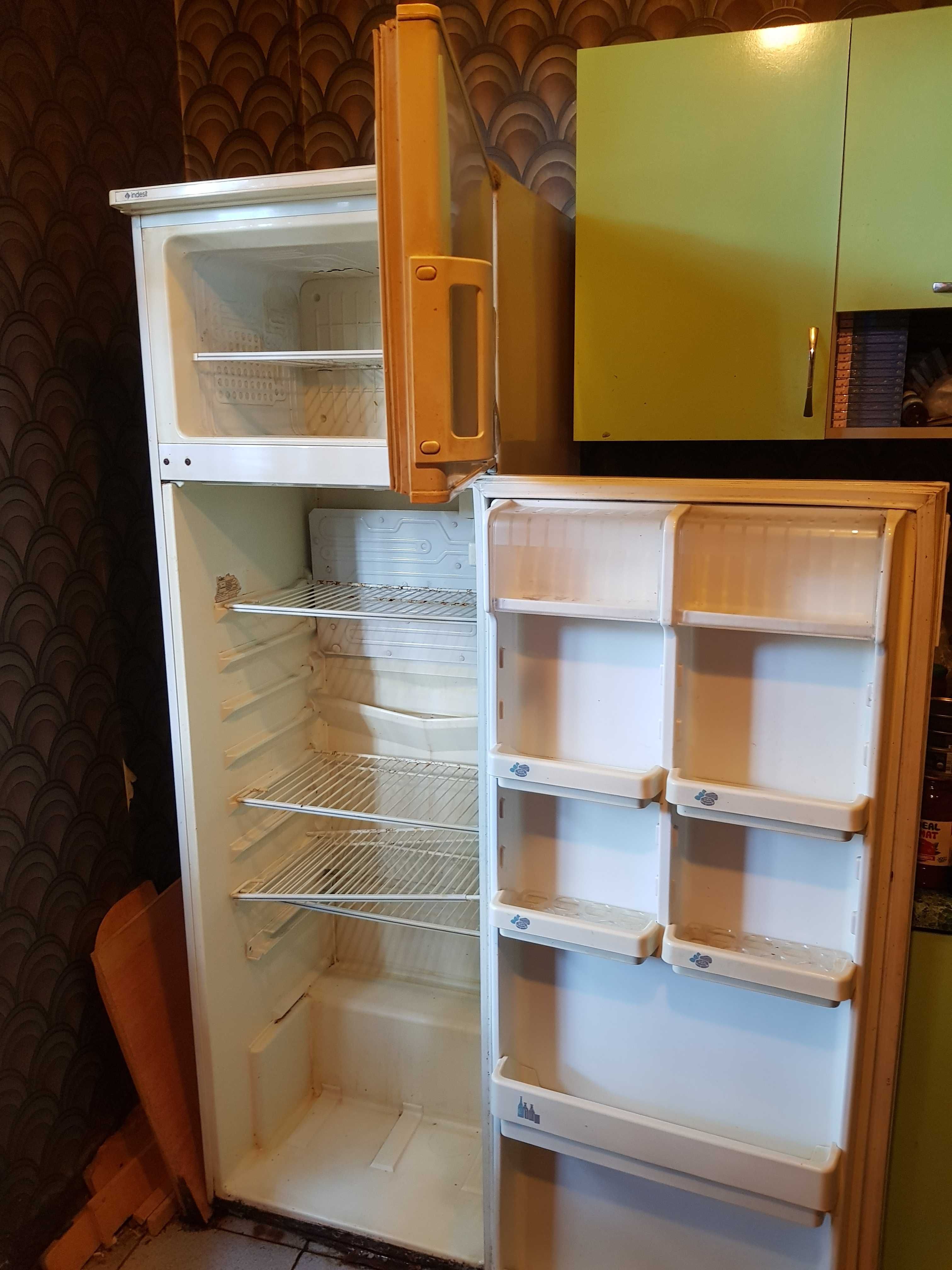 Продам холодильник Indesit