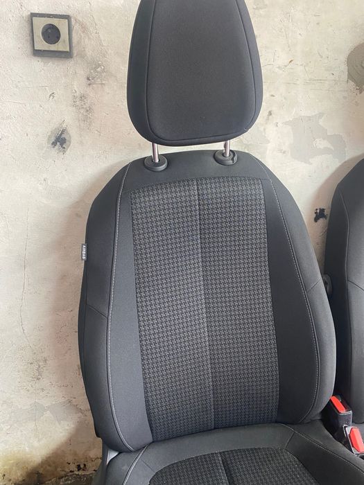 Предни седалки за Пежо 208 и Пежо 308