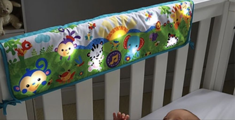 Fisher price / Фишър Прайз играчка за легло/ музикално килимче