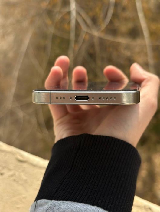 iPhone 15 pro 12/256