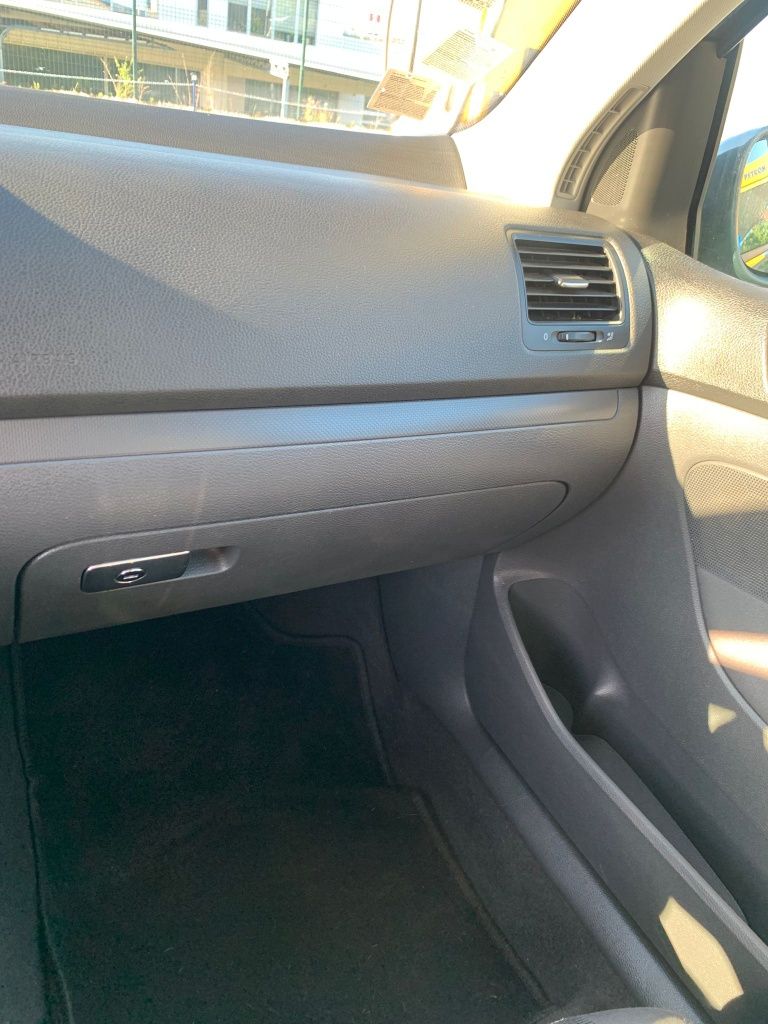 Volkswagen Golf 1.6 benzina
