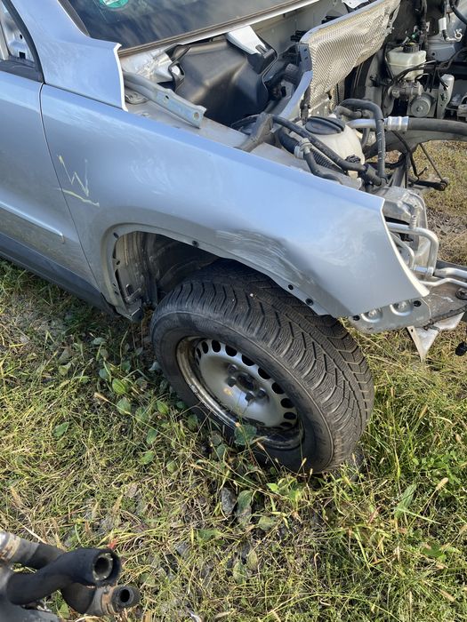 Aripa vw tiguan an 2007-2011 drepta cu defect