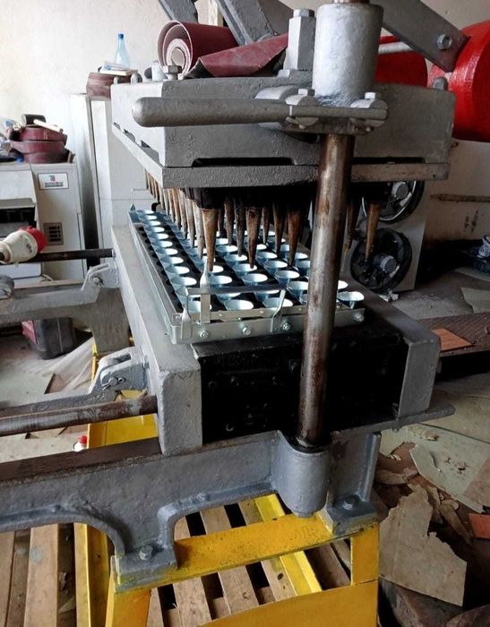 Masini de cornet inghetata forma pahar 2 tipuri si con 2 tipuri