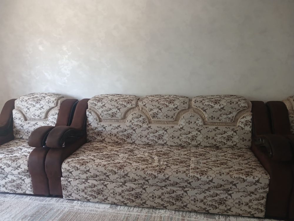 Диван гостиный в хорошем состоянии