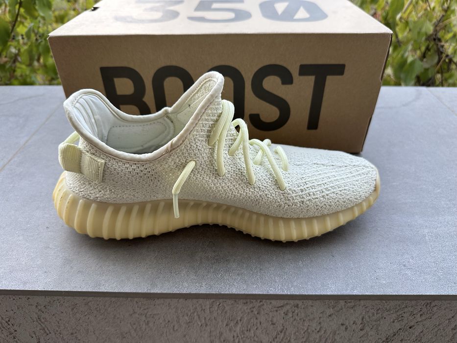 Yeezy 350 V2 Butter size 9 US 42 2/3