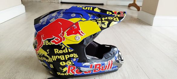 Кросова Каска Red Bull размер М