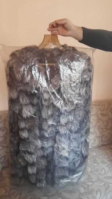 Продавам ново палто от сребърна лисица