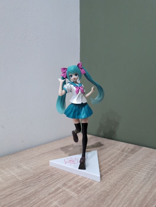 Продам фигурку Хацуне Мико