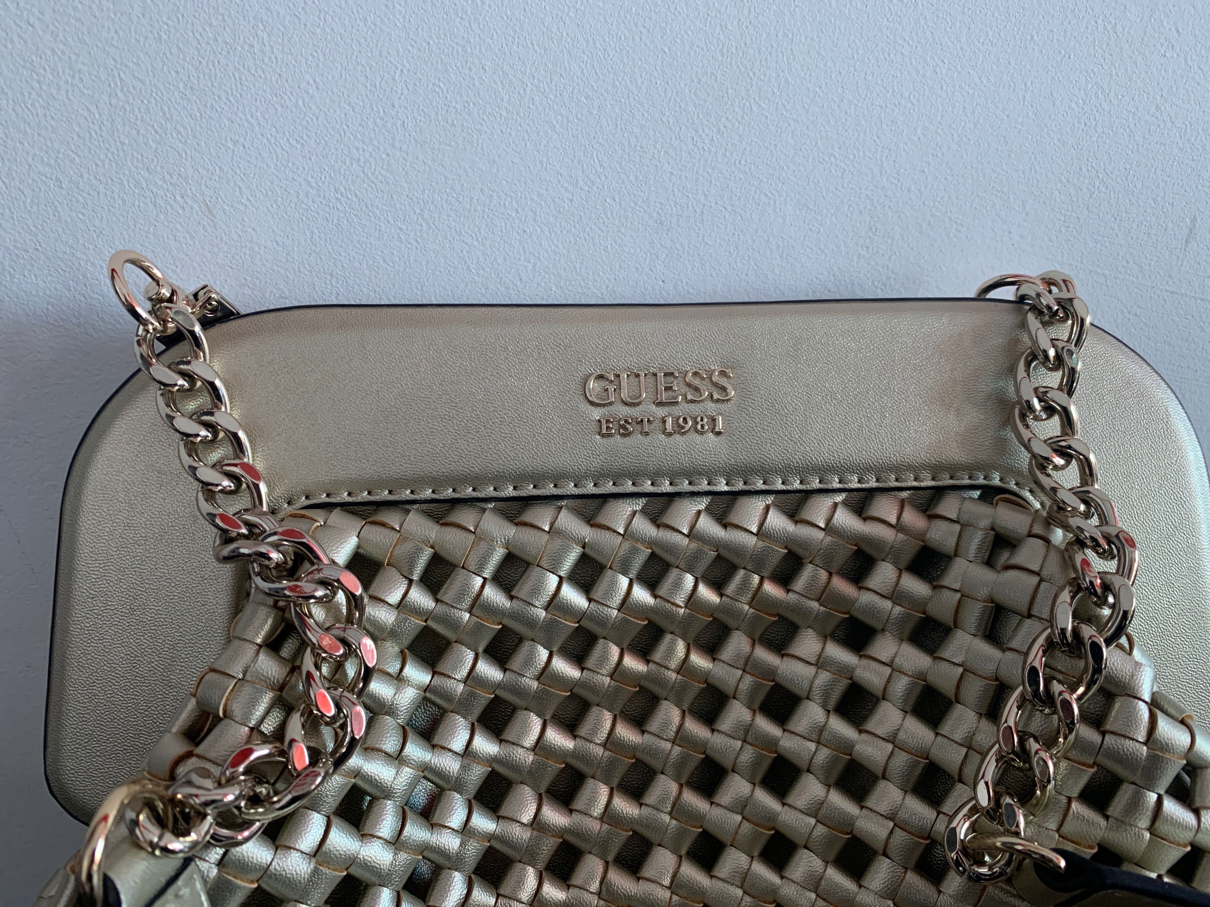 Дамска чанта Guess Sicilia в златисто