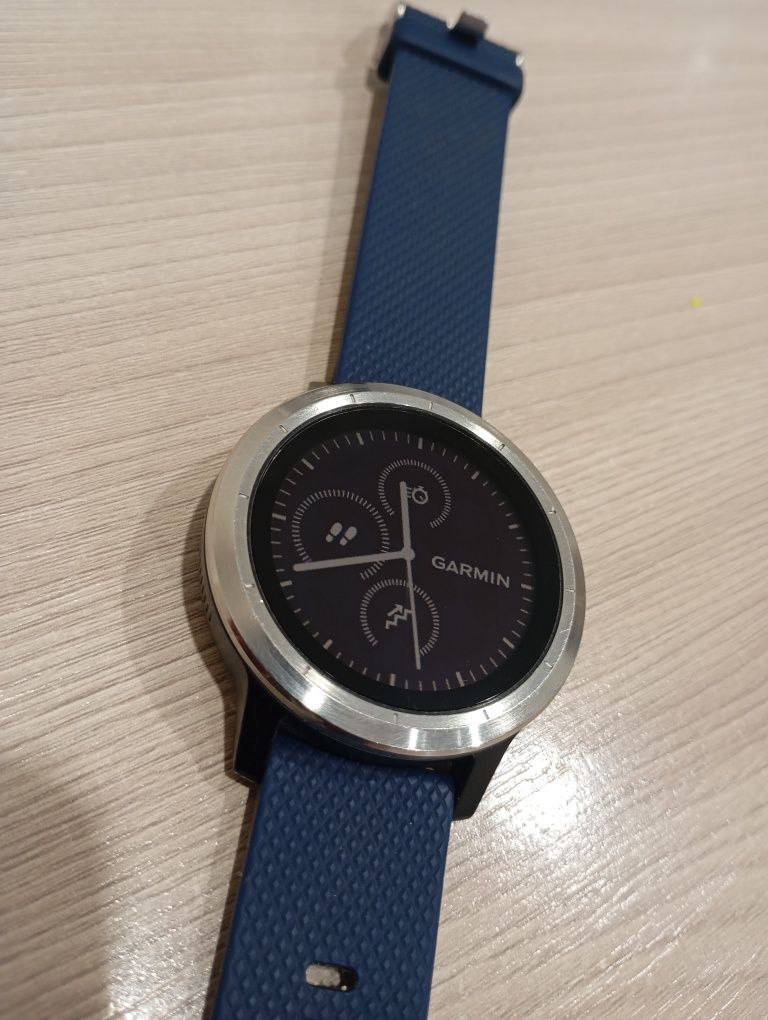 Продаю часы  Garmin vivoactive 3