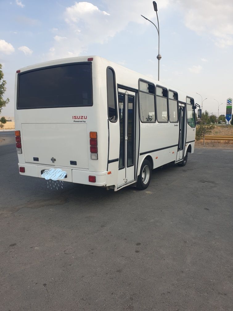 Avtobus isuzu Hc 40
