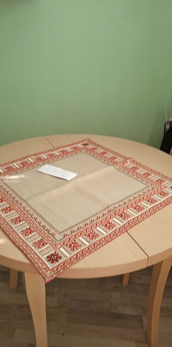 Шити карета , бродирани на ленена панама