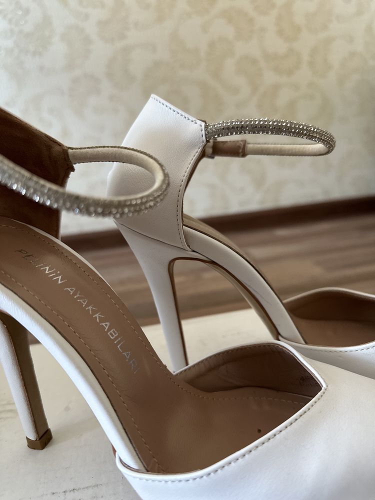 Туфли белые , свадебные