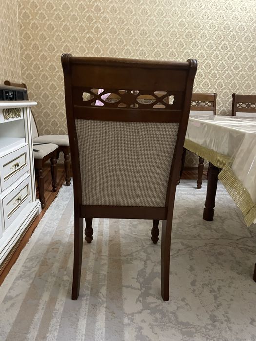 15 шт стульев и стол в подарок