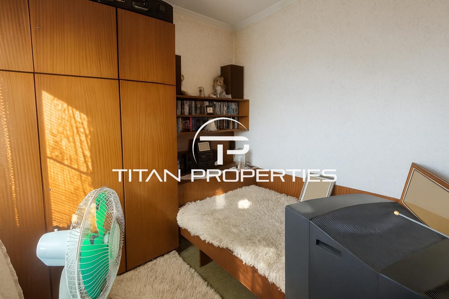 Тристаен апартамент за продажба в жк.Тракия