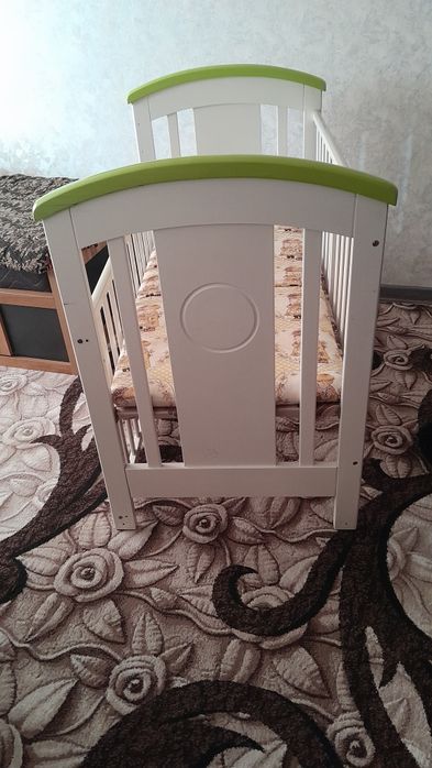 Детская кроватка. Деревянная. Корейская.