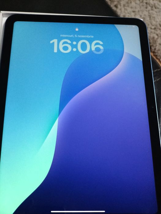 Vând iPad a16 128gb
