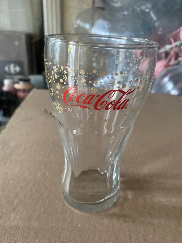 Vand 12 pahare coca cola