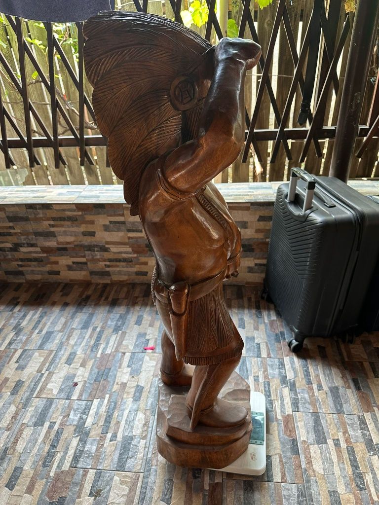 Vând Statueta din lemn Masiv foarte veche!