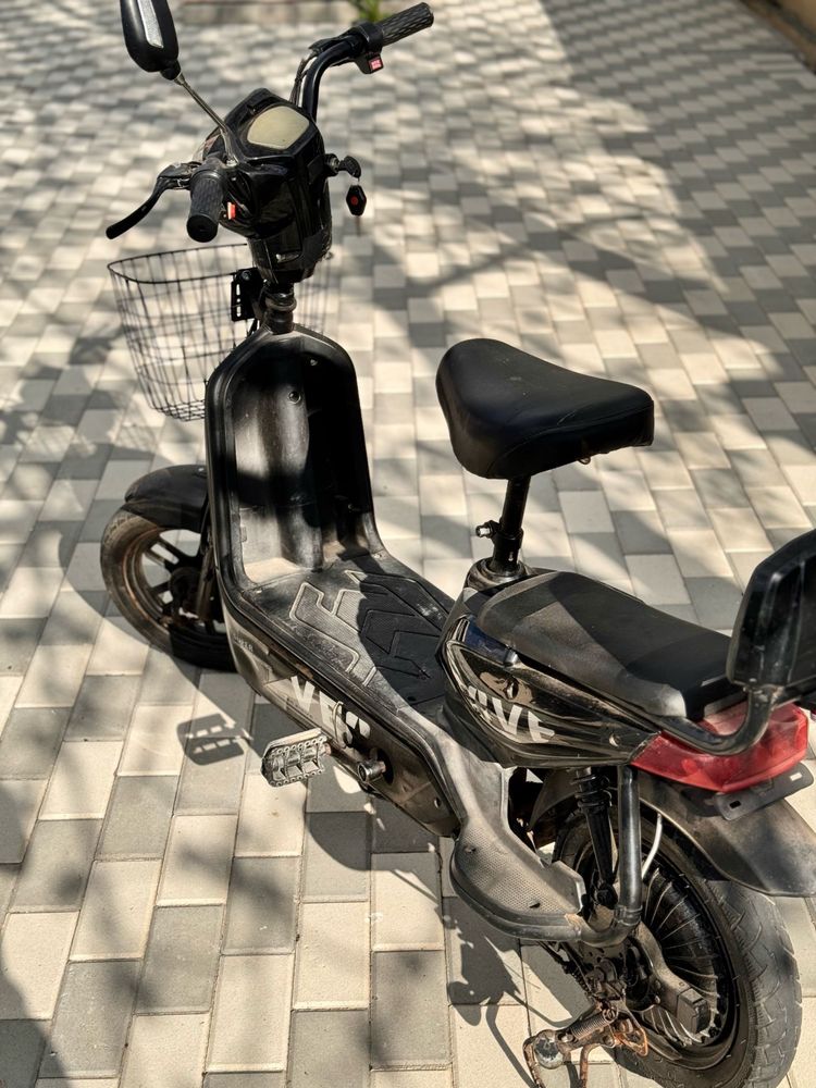 Vănd scuter electric sport