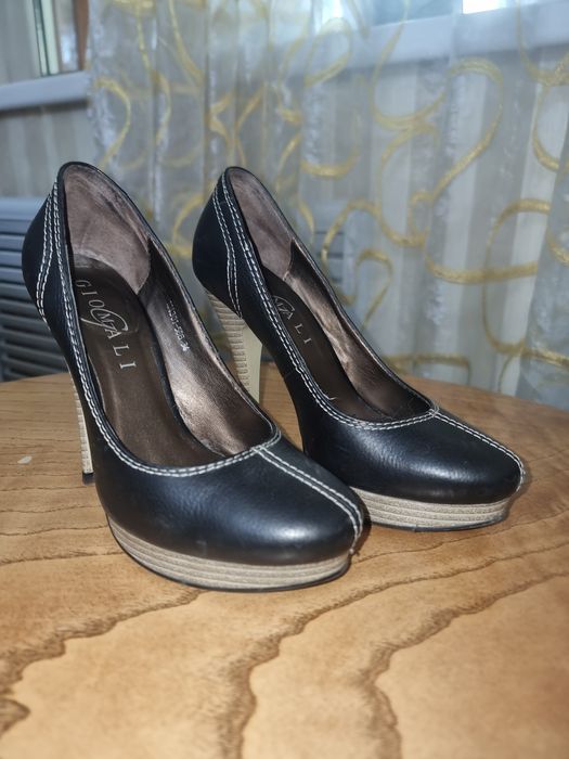 Туфли на шпильке